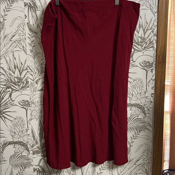 Ava & Viv 1X RedElegant Burgundy Midi Skirt Light - Picture 5 of 6